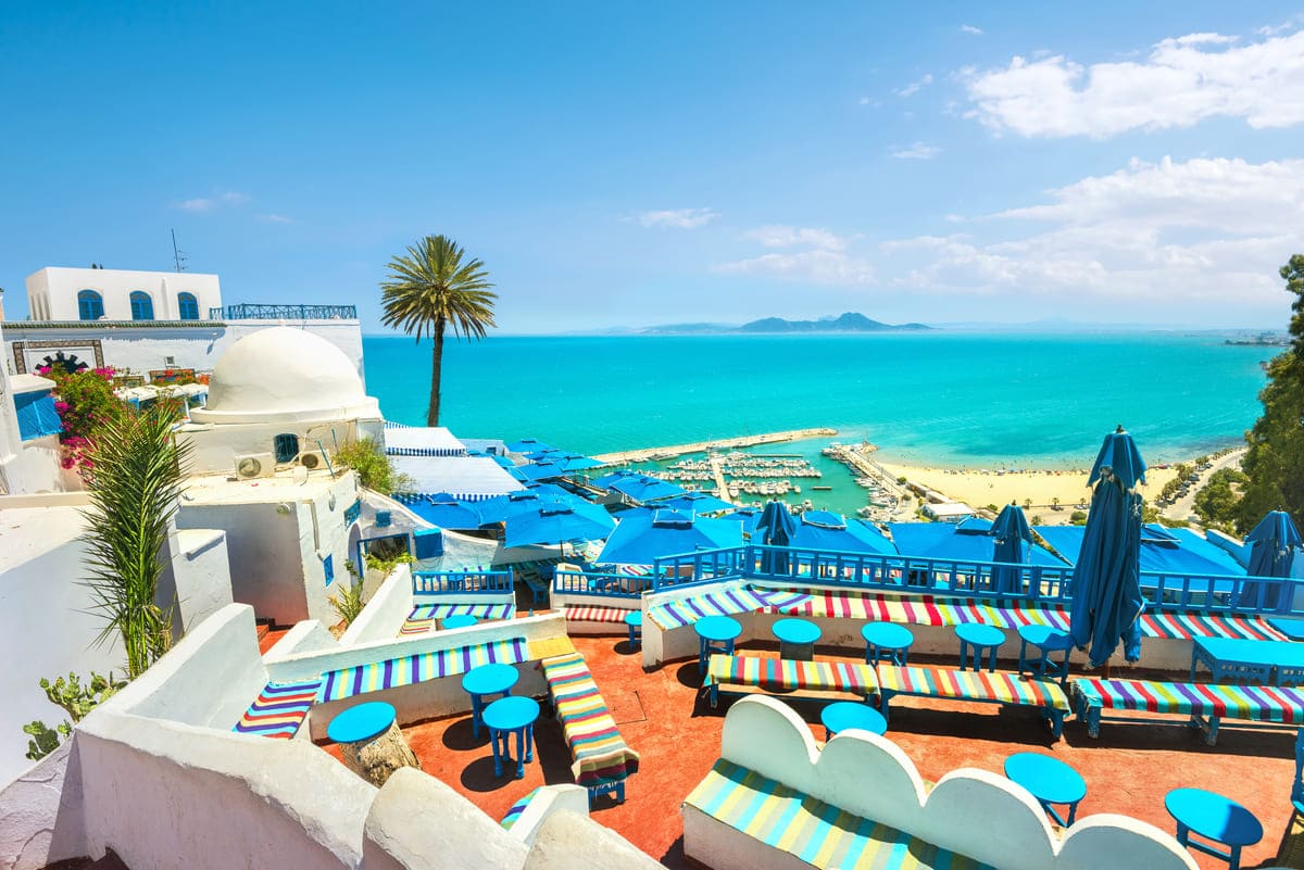 terasa bar pe plaja Hammamet Tunisia